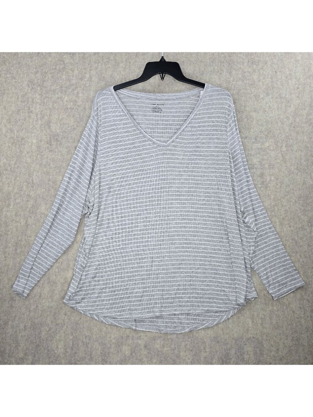 Lane Bryant Womens Long Sleeve Gray/White Stripe V-Neck Top Size 26/28